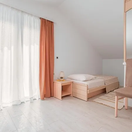 アパート Gloria ポレッチ