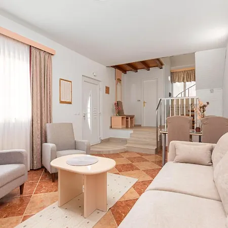 Gloria Apartment