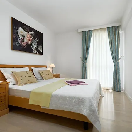 アパート Gloria ポレッチ